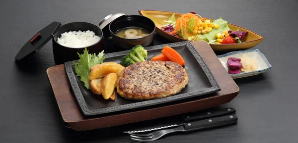 自家製ハンバーグ