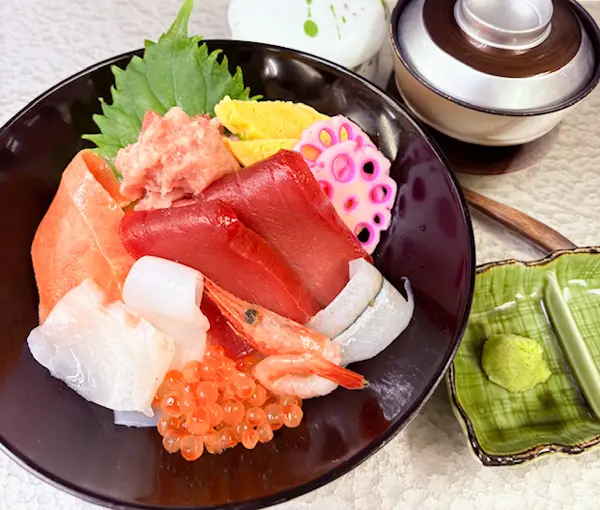 特選海鮮丼(天然南鮪使用)